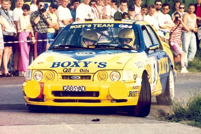 Robert Droogmans - Ronny Joosten
28º Heures d'Ypres. Ford Sierra RS Cosworth 4x4 (G885 YAD). Abandonó por el eje delantero en SS29 Middelhoek de 6.81 km.
Boxy's Rally Team

Del 25 al 28 deJunio, Ypres, Bélgica.
Superficie: asfalto con 396.92 km cronometrados divididos en 38 tramos.

Tomaron la salida 188 equipos, finalizaron 88.@
Palabras clave: Robert_Droogmans;Ford;Sierra;Cosworth;Ypres;Belgica;1992