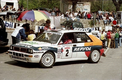 Carlos Sainz Cenamor - Luis Moya
37º Tour de Corse - Rallye de France 1993. Lancia Delta HF Integrale (TO 81821T). Clasificado 4º.

Del 1 al 5 de Mayo, Ajaccio, Córcega, Francia.
Superficie: asfalto.

El Rally tenia un total de 1,130.95 Km de los que 556.42 Km divididos en 24 tramos eran especiales.

Se inscribieron 92 equipos, tomaron la salida 85, finalizaron 44.@
Palabras clave: ;Luis_Moya;Lancia;Delta;Integrale;Corcega;1993;Corse