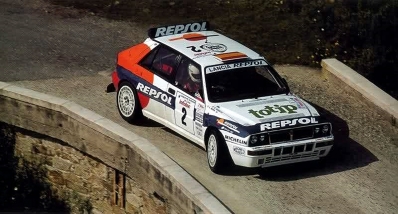 Carlos Sainz Cenamor - Luis Moya
37º Tour de Corse - Rallye de France 1993. Lancia Delta HF Integrale (TO 81821T). Clasificado 4º.

Del 1 al 5 de Mayo, Ajaccio, Córcega, Francia.
Superficie: asfalto.

El Rally tenia un total de 1,130.95 Km de los que 556.42 Km divididos en 24 tramos eran especiales.

Se inscribieron 92 equipos, tomaron la salida 85, finalizaron 44.@
Palabras clave: ;Luis_Moya;Lancia;Delta;Integrale;Corcega;1993;Corse