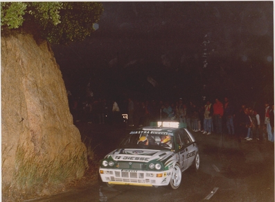 Alessandro (Alex) Fiorio - Vittorio Brambilla
29º Rallye Catalunya-Costa Brava 1993. Lancia Delta HF Integrale. Clasificado 5º.

Del 1 al 4 de Noviembre, Lloret de Mar, Girona, Catalunya, España.
Superficie: asfalto.

El Rally tenia un total de 1750.85 km de los que 513.60 km divididos en 29 tramos eran especiales.

Se inscribieron 100 equipos, tomaron la salida 95, finalizaron 39.

© Joan Al
Tramo Tossa-Sant Grau
@@
Palabras clave: ;Lancia;Delta;Integrale;Catalunya;Costa_Brava;1993;España;Spain