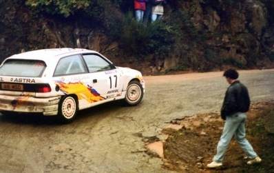 Josep Maria Bardolet - Joaquim Muntada
29º Rallye Catalunya - Costa Brava - Rallye de España 1993. Opel Astra GSi 16v (A16 MSD). Clasificado 9º.

Del 1 al 4 de Noviembre, Lloret de Mar, Girona, Catalunya, España.
Superficie: asfalto.

El Rally tenia un total de 1750.85 km de los que 513.60 km divididos en 29 tramos eran especiales.

Se inscribieron 100 equipos, tomaron la salida 95, finalizaron 39.@
Palabras clave: Mia_Bardolet;Opel;Astra;GSi;Catalunya;Costa_Brava;1993;Spain;España