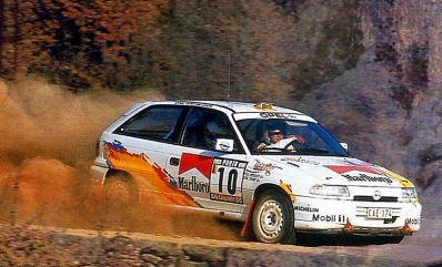 Bruno Thiry - Stephane Prevot
27º Rallye de Portugal - Vinho do Porto 1993. Opel Astra GSI 16v (CAE-174). Clasificado 10º.

Del 3 al 6 de Marzo, Portugal.
Superficie: asfalto - tierra.

El Rally tenia un total de 2164.91 km de los que 576.13 km divididos en 38 tramos eran especiales (una de ellas fue cancelada SS10 Caramulo de 14.08 Km).

Se inscribieron 90 equipos, tomaron la salida 84, finalizaron 32.@
Palabras clave: Bruno_Thiry;Opel;Astra;GSI;Portugal;1993