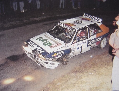 Carlos Sainz Cenamor - Lui­s Moya
61º Rallye Automobile de Monte-Carlo 1993. Lancia Delta HF Integrale (TO 73022T). Clasificado 14º.
Jolly Club

Del 21 al 27 de Enero, Monaco.
Superficie: asfalto - nieve.

El Rally tenia un total de 3086.00 km de los que 593.62 km divididos en 22 tramos, eran especiales.

Se inscribieron 182 equipos, tomaron la salida 167, finalizaron 86.@
Palabras clave: Lancia;Delta;Integrale;Montecarlo;1993;crash