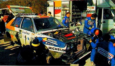 Asistencia del Equipo Jolly Club en el 61º Rallye Automobile de Monte-Carlo 1993
En el Lancia Delta HF Integrale (TO 73022T) de Carlos Sainz - Luis Moya, clasificado 14º.

Del 21 al 27 de Enero, Monaco.
Superficie: asfalto - nieve.

El Rally tenia un total de 3086.00 km de los que 593.62 km divididos en 22 tramos, eran especiales.

Se inscribieron 182 equipos, tomaron la salida 167, finalizaron 86.@
Palabras clave: ;Lancia;Delta;Integrale;Montecarlo;1993;Asistencias