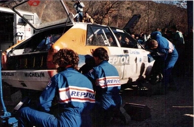 Asistencia del Equipo Jolly Club en el 61º Rallye Automobile de Monte-Carlo 1993
En el Lancia Delta HF Integrale (TO 73022T) de Carlos Sainz - Luis Moya, clasificado 14º.

Del 21 al 27 de Enero, Monaco.
Superficie: asfalto - nieve.

El Rally tenia un total de 3086.00 km de los que 593.62 km divididos en 22 tramos, eran especiales.

Se inscribieron 182 equipos, tomaron la salida 167, finalizaron 86.@
Palabras clave: ;Lancia;Delta;Integrale;Montecarlo;1993;Asistencias