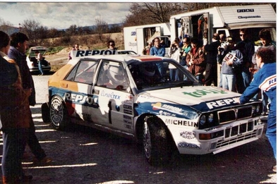 Asistencia del Equipo Jolly Club en el 61º Rallye Automobile de Monte-Carlo 1993
En el Lancia Delta HF Integrale (TO 73022T) de Carlos Sainz - Luis Moya, clasificado 14º.

Del 21 al 27 de Enero, Monaco.
Superficie: asfalto - nieve.

El Rally tenia un total de 3086.00 km de los que 593.62 km divididos en 22 tramos, eran especiales.

Se inscribieron 182 equipos, tomaron la salida 167, finalizaron 86.@
Palabras clave: ;Lancia;Delta;Integrale;Montecarlo;1993;Asistencias