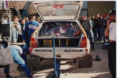 Asistencia del Equipo Jolly Club en el 61º Rallye Automobile de Monte-Carlo 1993
En el Lancia Delta HF Integrale (TO 73022T) de Carlos Sainz - Luis Moya, clasificado 14º.

Del 21 al 27 de Enero, Monaco.
Superficie: asfalto - nieve.

El Rally tenia un total de 3086.00 km de los que 593.62 km divididos en 22 tramos, eran especiales.

Se inscribieron 182 equipos, tomaron la salida 167, finalizaron 86.@
Palabras clave: ;Montecarlo;Lancia;Delta;Integrale;1993;Asistencias