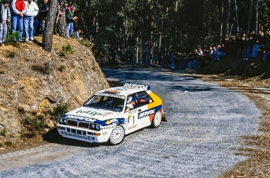 Carlos Sainz Cenamor - Lui­s Moya
27º Rallye de Portugal - Vinho do Porto 1993. Lancia Delta HF Integrale (TO 73023T). Abandonó al volcar en SS22 Montim 2 de 5.00 Km.
Jolly Club

Del 3 al 6 de Marzo, Portugal.
Superficie: asfalto - tierra.

El Rally tenia un total de 2164.91 km de los que 576.13 km divididos en 38 tramos eran especiales (una de ellas fue cancelada SS10 Caramulo de 14.08 Km).

Se inscribieron 90 equipos, tomaron la salida 84, finalizaron 32.@
Palabras clave: Lancia;Delta;Integrale;Portugal;1992