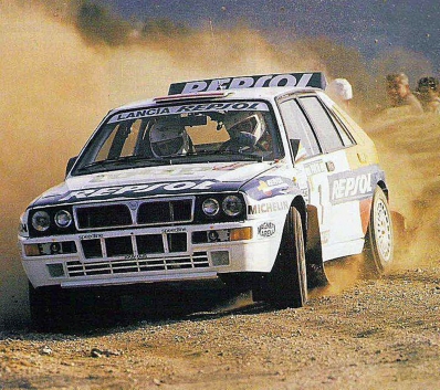 Carlos Sainz Cenamor - Lui­s Moya
27º Rallye de Portugal - Vinho do Porto 1993. Lancia Delta HF Integrale (TO 73023T). Abandonó al volcar en SS22 Montim 2 de 5.00 Km.
Jolly Club

Del 3 al 6 de Marzo, Portugal.
Superficie: asfalto - tierra.

El Rally tenia un total de 2164.91 km de los que 576.13 km divididos en 38 tramos eran especiales (una de ellas fue cancelada SS10 Caramulo de 14.08 Km).

Se inscribieron 90 equipos, tomaron la salida 84, finalizaron 32.@
Palabras clave: Lancia;Delta;Integrale;Portugal;1992