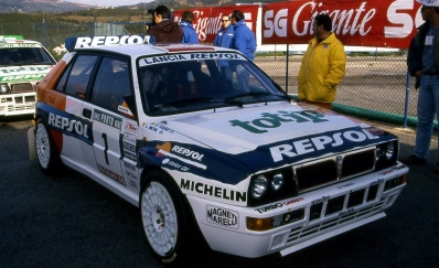 Carlos Sainz Cenamor - Lui­s Moya
27º Rallye de Portugal - Vinho do Porto 1993. Lancia Delta HF Integrale (TO 73023T). Abandonó al volcar en SS22 Montim 2 de 5.00 Km.
Jolly Club

Del 3 al 6 de Marzo, Portugal.
Superficie: asfalto - tierra.

El Rally tenia un total de 2164.91 km de los que 576.13 km divididos en 38 tramos eran especiales (una de ellas fue cancelada SS10 Caramulo de 14.08 Km).

Se inscribieron 90 equipos, tomaron la salida 84, finalizaron 32.@
Palabras clave: Lancia;Delta;Integrale;Portugal;1992