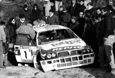 Carlos Sainz Cenamor - Lui­s Moya
27º Rallye de Portugal - Vinho do Porto 1993. Lancia Delta HF Integrale (TO 73023T). Abandonó al volcar en SS22 Montim 2 de 5.00 Km.

Del 3 al 6 de Marzo, Portugal.
Superficie: asfalto - tierra.

El Rally tenia un total de 2164.91 km de los que 576.13 km divididos en 38 tramos eran especiales (una de ellas fue cancelada SS10 Caramulo de 14.08 Km).

Se inscribieron 90 equipos, tomaron la salida 84, finalizaron 32.@
Palabras clave: ;Lancia;Delta;Integrale;Portugal;1992;Crash