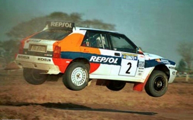 Carlos Sainz Cenamor - Luís Rodríguez Moya
13º Rally YPF Argentina 1993. Lancia Delta HF Integrale (TO 81821T). Abandonó por motor en SS2 Sauce Punco - Empalme Ruta de 6.25 km.
Jolly Club

Del 14 al 17 de Julio, Argentina.
Superficie: tierra.

El Rally tenia un total de 1836.26 km de los que 507.13 km divididos en 25 tramos eran especiales.

Se inscribieron 86 equipos, tomaron la salida 86, finalizaron 30.@
Palabras clave: Argentina;Lancia;Delta;Integrale;1993