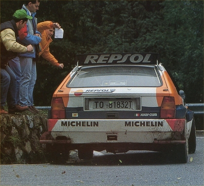 Carlos Sainz Cenamor - Luis Moya
35º Rallye Sanremo 1993. Lancia Delta HF Integrale (TO 81832T).
Terminó en 2ª posición, pero después de un control fue excluido por combustible ilegal.

Del 11 al 13 de Octubre, Sanremo, Liguria, Imperia, Italia.
Superfice: asfalto.

El Rally tenia un total de 1706.46 km de los que 548.90 km divididos en 28 tramos eran especiales, (una de ellas fue cancelada SS6 Campoligure de 28.20 km).

Se inscribieron 127 equipos, tomaron la salida 120, finalizaron 57.@
Palabras clave: ;Lancia;Delta;Sanremo;1993;Integrale;