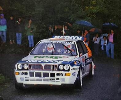 Carlos Sainz Cenamor - Luis Moya
35º Rallye Sanremo - Rallye de Italia 1993. Lancia Delta HF Integrale (TO 81832T).
Terminó en 2ª posición, pero después de un control fue excluido por combustible ilegal.

Del 11 al 13 de Octubre, Sanremo, Liguria, Imperia, Italia.
Superfice: asfalto.

El Rally tenia un total de 1706.46 km de los que 548.90 km divididos en 28 tramos eran especiales, (una de ellas fue cancelada SS6 Campoligure de 28.20 km).

Se inscribieron 127 equipos, tomaron la salida 120, finalizaron 57.@
Palabras clave: ;Lancia;Delta;Sanremo;1993;Integrale;