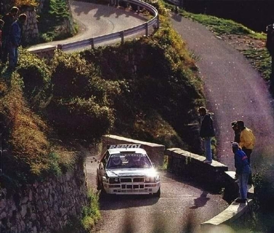 Carlos Sainz Cenamor - Luis Moya
35º Rallye Sanremo - Rallye de Italia 1993. Lancia Delta HF Integrale (TO 81832T).
Terminó en 2ª posición, pero después de un control fue excluido por combustible ilegal.

Del 11 al 13 de Octubre, Sanremo, Liguria, Imperia, Italia.
Superfice: asfalto.

El Rally tenia un total de 1706.46 km de los que 548.90 km divididos en 28 tramos eran especiales, (una de ellas fue cancelada SS6 Campoligure de 28.20 km).

Se inscribieron 127 equipos, tomaron la salida 120, finalizaron 57.@
Palabras clave: ;Lancia;Delta;Sanremo;1993;Integrale;