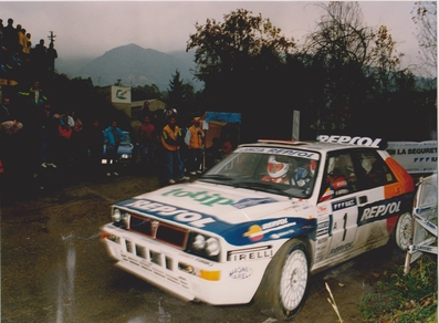 Carlos Sainz Cenamor - Luís Rodríguez Moya
29º Rallye Catalunya - Costa Brava - Rallye de España 1993. Lancia Delta HF Integrale (TO 81821T). Abandonó por problemas eléctricos en SS10 Coll de Santigosa de 10.60 Km.

Del 1 al 4 de Noviembre, Lloret de Mar, Girona, Catalunya, España.
Superficie: asfalto.

El Rally tenia un total de 1750.85 km de los que 513.60 km divididos en 29 tramos eran especiales.

Se inscribieron 100 equipos, tomaron la salida 95, finalizaron 39.

© Joan Al
Coll de Bracons
@@
Palabras clave: ;Lancia;Delta;Integrale;Catalunya;Costa_Brava;1993;España;Spain