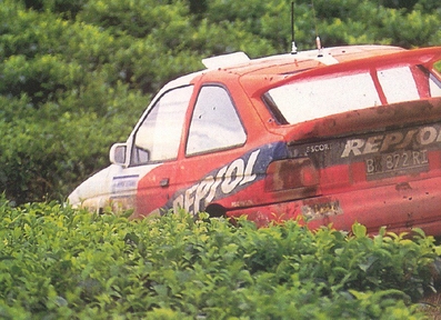 Carlos Sainz Cenamor - Lui­s Moya
21º Bank Utama Rally Indonesia 1996. Ford Escort RS Cosworth (BK 872 RI). Clasificado 1º.
Ford Motor Co. Ltd.

Del 10 al 12 de Mayo, Medan.
Superficie: tierra.

El Rally se dividia en 3 etapas con 452.29 km cronometrados divididos en 27 tramos especiales.

Tomaron la salida 63 equipos, finalizaron 29.@
Palabras clave: Ford;Escort;Cosworth;Indonesia;1996