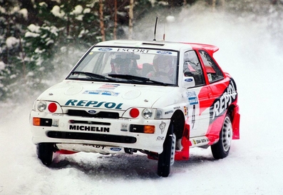 Carlos Sainz Cenamor - Luís Rodríguez Moya
45º International Suecia Rally 1996. Ford Escort RS Cosworth. Clasificado 2º.
El Rally tenia un total de 1,673.53 Km de los que 490.64 km divididos en 27 tramos, eran especiales.
Se inscribieron 95, tomaron la salida 95, finalizaron 55.@
Palabras clave: ;Ford;Escort;Cosworth;Suecia;1996;Nieve