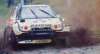 Carlos Sainz Cenamor - Luis Moya
44º Safari Rally Kenya 1996. Ford Escort RS Cosworth (N506 EAR). Abandonó por la suspensión del coche en CH10 de 128.60 Km.

Del 5 al 7 de Abril, Nairobi, Kenya, Africa.
Superficie: tierra.

El Rally tenia un total de 2629.25 km de los que 1784.40 km estaban divididos en 3 etapas y 15 controles horarios (3 de ellos fueron cancelados CH5 Kamakaru de 77.30 Km, CH11 Maili Tisa 2 de 77.30 y CH12 Olkejiado 2 de 136.60 Km).

Tomaron la salida 59 equipos, finalizaron 18.@
Palabras clave: ;Safari;Ford;Escort;Cosworth;1996