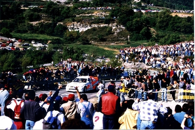 Carlos Sainz Cenamor - Luís Rodríguez Moya
33º Rallye Catalunya - Costa Brava - Rallye de España) 1997. Ford Escort WRC (P8 FMC). Clasificado 10º.
Foto en el mí­tico tramo de 