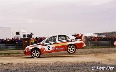 Richard Burns - Robert Reid
54º Network Q Rally de Gran Bretaña 1998. Mitsubishi Lancer Evo 5 (R66 MRE). Clasificado 1º.

Del 22 al 24 de Noviembre, Cheltenham, Inglaterra.
Superficie: tierra - asfalto.

El Rally tenia un total de 1175.90 km de los que 383.85 km divididos en 28 tramos eran especiales.

Tomaron la salida 168 equipos, finalizaron 82.

© Petr Fitz
@@
Palabras clave: Richard_Burns;Mitsubishi;Lancer;Gran_Bretaña;1998;Inglaterra