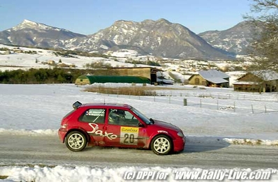 Philippe Bugalski - Jean-Paul Chiaroni
69º Rallye Automobile de Monte-Carlo 2001. Citröen Saxo Kit Car. Clasificado 14º.
El Rally tenia un total de 1745.48 km de los que 392.18 km divididos en 15 tramos, eran especiales, (una de ellas fue cancelada SS10 Comps 2 de 20.53 Km).
Se inscribieron 60 participantes, tomaron la salida 56, finalizaron 27.@
Palabras clave: Citroen;Saxo;Kit_Car;Montecarlo;2001;nieve