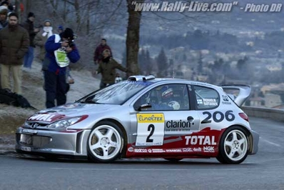Marcus Grönholm - Timo Rautiainen
70º Rallye Automobile de Monte-Carlo 2002. Peugeot 206 WRC (948 NVB 75). Clasificado 5º.

Del 18 al 20 de Enero, Monaco.
Superficie: asfalto - nieve.

El Rally tenia un total de 1424.55 km km de los que 396.78 km divididos en 15 tramos eran especiales, (una de ellas fue cancelada SS2 Sisteron - Thoard 1 de 36.73 Km).

Se inscribieron 55 equipos, tomaron la salida 54, finalizaron 26.@
Palabras clave: ;Peugeot;WRC;Montecarlo;2002