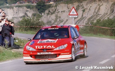 Gilles Panizzi - Hervé Panizzi
39º Rallye Catalunya - Costa Brava - Rallye de España 2003. Peugeot 206 WRC (945 NVB 75). Clasificado 1º.

Del 24 al 26 de Octubre, Lloret de Mar, Girona, Catalunya, España.
Superficie: asfalto.

El Rally tenia un total de 1553.72 Km de los que 381.18 Km divididos en 22 tramos eran especiales.

Se inscribieron 49 equipos, tomaron la salida 47, finalizaron 33.

© Leszek Kusmirek
@
Palabras clave: Peugeot;WRC;Catalunya;2003;Spain