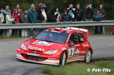 Gilles Panizzi - Hervé Panizzi
39º Rallye Catalunya - Costa Brava - Rallye de España 2003. Peugeot 206 WRC (945 NVB 75). Clasificado 1º.

Del 24 al 26 de Octubre, Lloret de Mar, Girona, Catalunya, España.
Superficie: asfalto.

El Rally tenia un total de 1553.72 Km de los que 381.18 Km divididos en 22 tramos eran especiales.

Se inscribieron 49 equipos, tomaron la salida 47, finalizaron 33.

© Petr Fitz
@@
Palabras clave: Peugeot;WRC;Catalunya;2003;Spain