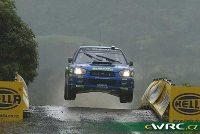 Peter Solberg - Phil Mills
33º Propecia Rally Nueva Zelanda 2003. Subaru Impreza S9 WRC '03 (S50 WRT). Clasificado 3º.
El Rally tenia un total de 1,297.81 Km de los que 403.52 Km divididos en 22 tramos eran especiales.
Se inscribieron 86 equipos, tomaron la salida 80, finalizaron 46.

© Teams
@
Palabras clave: Peter_Solberg;Subaru;Impreza;WRC;Nueva_Zelanda;2003;