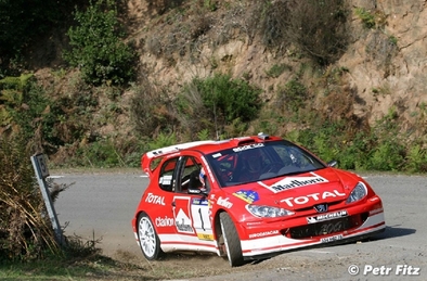 Marcus Grönholm - Timo Rautiainen
39º Rallye Catalunya - Costa Brava - Rallye de España 2003. Peugeot 206 WRC (334 NQZ 75). Clasificado 6º.
Marlboro Peugeot Total

Del 24 al 26 de Octubre, Lloret de Mar, Girona, Catalunya, España.
Superficie: asfalto.

El Rally tenia un total de 1553.72 Km de los que 381.18 Km divididos en 22 tramos eran especiales.

Se inscribieron 49 equipos, tomaron la salida 47, finalizaron 33.

© Petr Fitz
@@
Palabras clave: Peugeot;WRC;Catalunya;2003;Spain