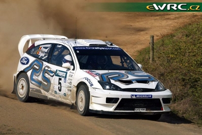 François Duval - Stéphane Prévot
33º Propecia Rally Nueva Zelanda 2003. Ford Focus RS WRC '03 (EJ02 KMV). Clasificado 9º.
El Rally tenia un total de 1,297.81 Km de los que 403.52 Km divididos en 22 tramos eran especiales.
Se inscribieron 86 equipos, tomaron la salida 80, finalizaron 46.
COPYRIGHT Tà½m.@
Palabras clave: ;Ford;Focus;WRC;Nueva_Zelanda;2003