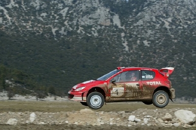 Marcus Grönholm - Timo Rautiainen
4º Rally de Turquía 2003. Peugeot 206 WRC. Clasificado 9º.

Del 27 de Enero al 2 de Febrero, Kemer, Tuquia.
Superficie: tierra.

El Rally tenia un total de 1,193.85 Km de los que 338,24 Km divididos en 18 tramos eran especiales.

Se inscribieron 70 equipos, tomaron la salida 60, finalizaron 26.@
Palabras clave: ;Peugeot;WRC;Turquia;2003;