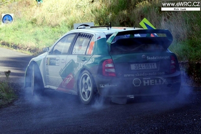 Armin Schwarz - Manfred Hiemer
23º OMV ADAC Rallye Deutschland 2004. Skoda Fabia WRC (3S4 5611). Clasificado 11º.
Skoda Motorsport

Del 26 al 28 de Agosto, Trèveris, Alemania.
Superficie: asfalto.

El Rally tenia un total de 1018.36 km de los que 411.06 km divididos en 24 tramos eran especiales.

Tomaron la salida 69 equipos, finalizaron 41.

© Petr Lusk
@@
Palabras clave: Skoda;Fabia;WRC;Alemania;2004