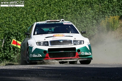 Armin Schwarz - Manfred Hiemer
23º OMV ADAC Rallye Deutschland 2004. Skoda Fabia WRC (3S4 5611). Clasificado 11º.
Skoda Motorsport

Del 26 al 28 de Agosto, Trèveris, Alemania.
Superficie: asfalto.

El Rally tenia un total de 1018.36 km de los que 411.06 km divididos en 24 tramos eran especiales.

Tomaron la salida 69 equipos, finalizaron 41.

© Petr Lusk
@
Palabras clave: Skoda;Fabia;WRC;Alemania;2004
