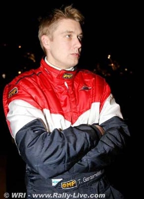 Toni Gardemeister
74º Rallye Automobile de Monte-Carlo 2006. Peugeot 307 WRC (268 PWX 75). Clasificado 3º.
Copiloto Jakke Honkanen.

Del 20 al 22 de Enero, Monaco.
Superficie: asfalto - nieve.

El Rally tenia un total de 1294.89 Km de los que 366.39 km divididos en 18 tramos eran especiales, (2 de ellas fueron canceladas SS3 Pierlas - Ilonse 1 de 23.22 Km y SS11 La Tour sur Tinee - Utelle 2 de 18.73 Km).

Se inscribieron 53 equipos, tomaron la salida 51, finalizaron 43.@
Palabras clave: Toni_Gardemeister;Montecarlo;2006;Personajes