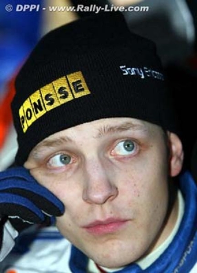 Mikko Hirvonen
74º Rallye Automobile de Monte-Carlo 2006. Ford Focus RS WRC 06 (EU55 BNA). Clasificado 7º.
Copiloto Jarmo Lehtinen

Del 20 al 22 de Enero, Monaco.
Superficie: asfalto - nieve.

El Rally tenia un total de 1294.89 Km de los que 366.39 km divididos en 18 tramos eran especiales, (2 de ellas fueron canceladas SS3 Pierlas - Ilonse 1 de 23.22 Km y SS11 La Tour sur Tinee - Utelle 2 de 18.73 Km).

Se inscribieron 53 equipos, tomaron la salida 51, finalizaron 43.@
Palabras clave: ;Jarmo_Lehtinen;Ford;Montecarlo;2006;Personajes