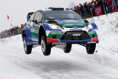 Petter Solberg - Chris Patterson
60º Rally Sweden 2012. Ford Fiesta RS WRC (PX61 AWU). Clasificado 4º.

De 9 al 12 de Febrero, Karlstad.
Superficie: nieve.

El Rally tenia un total de 1842.60 km de los que 349.16 Km divididos en 22 tramos eran especiales.

Se inscribieron 47 equipos, tomaron la salida 43, finalizaron 34.@
Palabras clave: Petter_Solberg;Ford;Fiesta;RS;WRC;Suecia;2012;nieve;