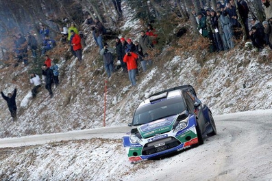 Jari-Matti Latvala - Miikka Anttila
80º Rallye Automobile de Monte-Carlo 2012. Ford Fiesta RS WRC (PX61 AWR). Abandonó por accidente en SS4 Burzet - St Martial 2 de 30.48 km.

Cortó demasiado en una izquierda sorprendiéndole el hielo, patinando y cayendo por un pequeño precipicio.

Del 17 al 22 de Enero, Valence - Monaco.
Superficie: asfalto - nieve.

El Rally teni­a un total de 1772.52 km de los que 433.36 Km divididos en 18 tramos eran especiales.

Se inscribieron 82 equipos, tomaron la salida 73, finalizaron 45.
@
Palabras clave: ;Miikka_Anttila;Ford;Fiesta;RS;WRC;Montecarlo;2012;nieve