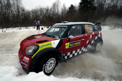 Dani Sordo - Carlos del Barrio
60º Rally Sweden 2012. Mini John Cooper Works (4WRC).
Abandonó por perder la correa del alternador que pasaba por la bomba de agua y subir mucho la temperatura dañando el motor en SS8 Finnskogen 2 de 20.97 km.

De 9 al 12 de Febrero, Karlstad.
Superficie: nieve.

El Rally tenia un total de 1842.60 km de los que 349.16 Km divididos en 22 tramos eran especiales.

Se inscribieron 47 equipos, tomaron la salida 43, finalizaron 34.
@
Palabras clave: ;Mini;Cooper;Suecia;2012;nieve