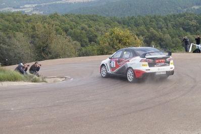 Carles Llinas - Kiko Torra
54º Rallye 2000 Viratges 2014. Mitsubishi Lancer Evo X.
Clasificado 3º.

El Rally tenia 88.26 Km cronometrados divididos en 10 tramos.
Tomaron la salida 99 equipos, 60 de ellos para el Campeonato de Catalunya Velocidad, 27 Regularidad y 12 de ECOseries.

Foto en A1 Taurons.
Palabras clave: 2000_Viratges;Manresa;Biela_Club_Manresa;2014