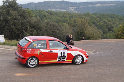 Roger Oto - Elisabeth Ferrer
54º Rallye 2000 Viratges. Seat Ibiza Cupra. Clasificado 8º.

El Rally tenia 88.26 Km cronometrados divididos en 10 tramos.
Tomaron la salida 99 equipos, 60 de ellos para el Campeonato de Catalunya Velocidad, 27 Regularidad y 12 de ECOseries.

Foto en A1 Taurons.
Palabras clave: 2000_Viratges;Manresa;Biela_Club_Manresa;2014