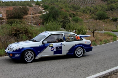 Angel Padilla  - Oscar Molla
9º Rallye Ciutat de Gandà­a 2014. Ford Sierra Cosworth Clasificado 19º
El Rally tenia un total de 347,71 Km  de los que 246,35 Km eran 7 especiales
Tomaron la salida 28 participantes y finalizaron 19
Palabras clave: Gandia;Ford;Sierra;Cosworth