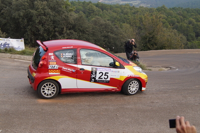 Marcel Besolà­ - Albert Perez
54º Rallye 2000 Viratges. Peugeot 107. Clasificado 20º.

El Rally tenia 88.26 Km cronometrados divididos en 10 tramos.
Tomaron la salida 99 equipos, 60 de ellos para el Campeonato de Catalunya Velocidad, 27 Regularidad y 12 de ECOseries.

Foto en A1 Taurons.
Palabras clave: 2000_Viratges;Manresa;Biela_Club_Manresa;2014