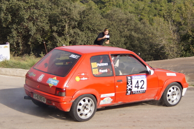 Marc Farré - Manuel Paredes
54º Rallye 2000 Viratges. Peugeot 205 Rallye.

El Rally tenia 88.26 Km cronometrados divididos en 10 tramos.
Tomaron la salida 99 equipos, 60 de ellos para el Campeonato de Catalunya Velocidad, 27 Regularidad y 12 de ECOseries.

Foto en A1 Taurons.
Palabras clave: 2000_Viratges;Manresa;Biela_Club_Manresa;2014