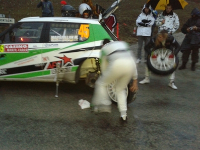 Matthieu Margaillan - Mathilde Margaillan
82º Rallye Automobile de Monte-Carlo 2014. Skoda Fabia. Abandonò por accidente en SS8 Selonnet - Breziers de 22.68 Km.
El Rallye tenia un total de 1,373.36 Km de los que 360.48 divididos en 15 tramos, eran especiales, (una de ellas fue cancelada por exceso de nieve SS14 La Bollene Vesubie - Mouline 2 de 23.40 Km, mas conocido como Col de Turini, por exceso de nieve).
Se inscribieron 72 participantes, tomaron la salida 68, finalizaron 40.
Foto de Ramon Canals antes del CH de SS1 Orpierre - St Andre de Rosans 1, de 25.49 Km.
Palabras clave: Skoda;Fabia;Montecarlo;2014