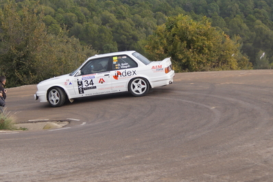 Oriol Soler - Jordi Vilagrà 
54º Rallye 2000 Viratges. BMW 318 IS. Abandonó por averí­a mecánica.
El Rally tenia 88.26 Km cronometrados divididos en 10 tramos.

Tomaron la salida 99 equipos, 60 de ellos para el Campeonato de Catalunya Velocidad, 27 Regularidad y 12 de ECOseries.

Foto en A1 Taurons.
Palabras clave: 2000_Viratges;Manresa;Biela_Club_Manresa;2014