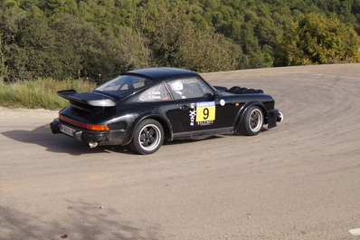Josep Costa- Francesc Costa
54º Rallye 2000 Viratges 2014. Porsche 911 SC.

El Rally tenia 88.26 Km cronometrados divididos en 10 tramos.
Tomaron la salida 99 equipos, 60 de ellos para el Campeonato de Catalunya Velocidad, 27 Regularidad y 12 de ECOseries.

Foto en A1 Taurons
Campeonato de Regularidad.
Palabras clave: 2000_Viratges;Manresa;Biela_Club_Manresa;2014