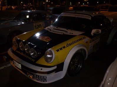 Xavi Civit - Xaver Capella
60º Rally Costa Brava 2012. Porsche 911 SC.
Parque Cerrado en el Paseo de Les Devesses de Girona.
Campeonato España de Rallys de Regularidad para Vehà­culos Històricos /Copa de Catalunya de Regularidad Sport
Palabras clave: Porsche;Costa_Brava;2012;parque_Cerrado