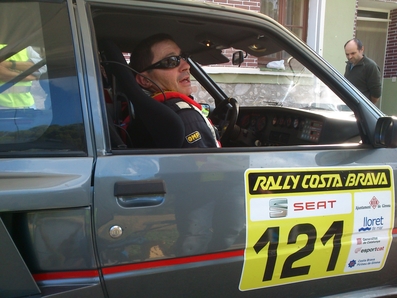 Josep Rojas - Josep Battestini
60º Rally Costa Brava 2012. Peugeot 205 T16.
Control horario Stop llegadas en el tramo de Les Serres de 12,67Km.
Campeonato España de Rallys de Regularidad para Vehà­culos Històricos /Copa de Catalunya de Regularidad Sport
Palabras clave: Peugeot;Turbo;Costa_Brava;2012